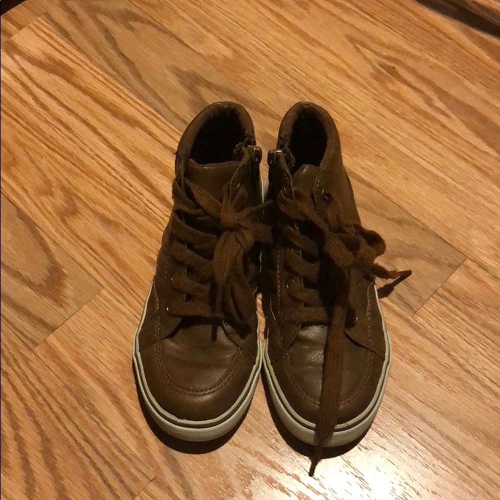 Boys brown boots